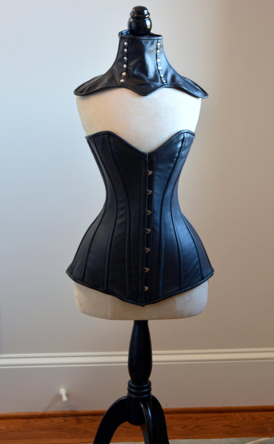 Real leather corsetted collar, further view